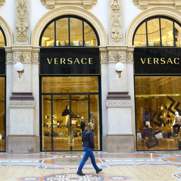 Il Sole 24 Ore: Prada допускает возможность покупки Versace