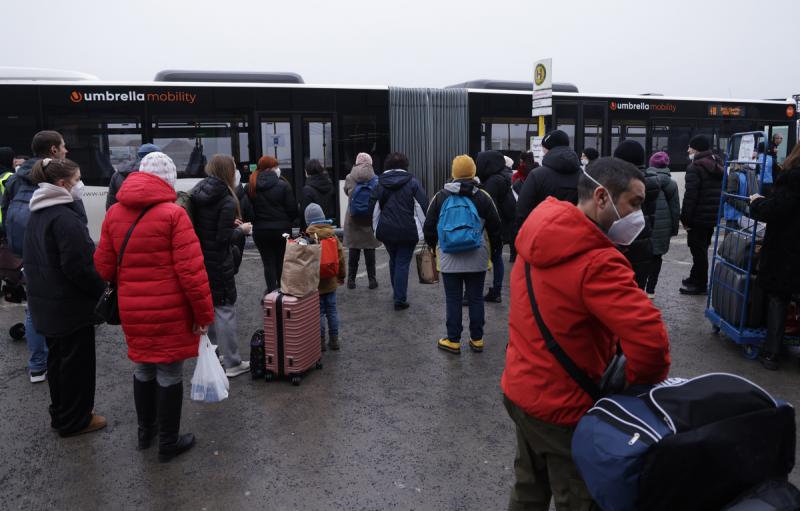 In Poland: украинцы массово едут из Польши в Германию