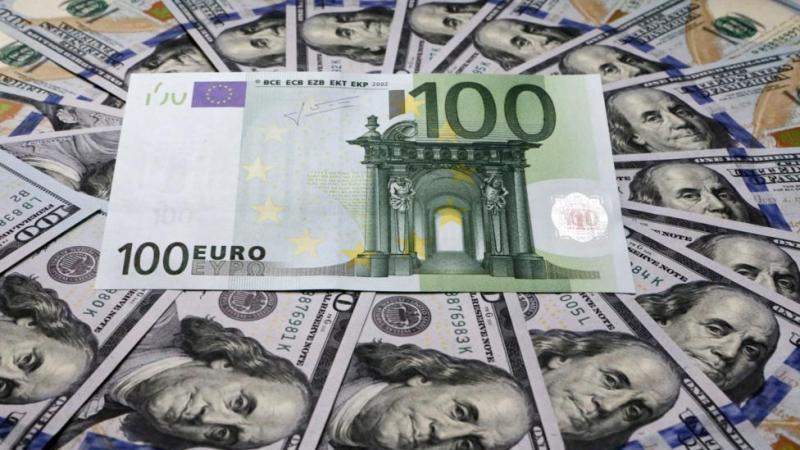 Доллар и евро на межбанке впервые с 2023 года опустились ниже 75 рублей и 87 рублей