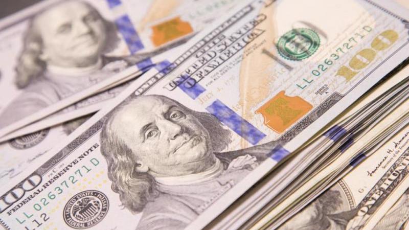 Курс доллара на межбанковском рынке впервые с 11 апреля превысил 85 рублей