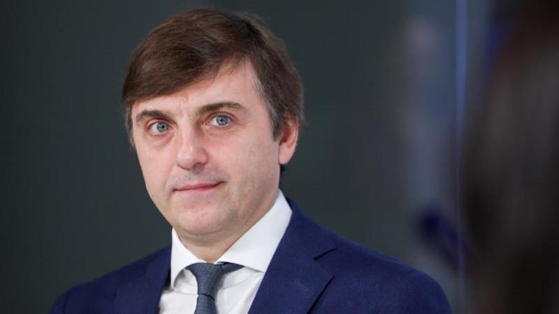 Кравцов отметил, что в каждой школе должен транслироваться единый мировоззренческий подход