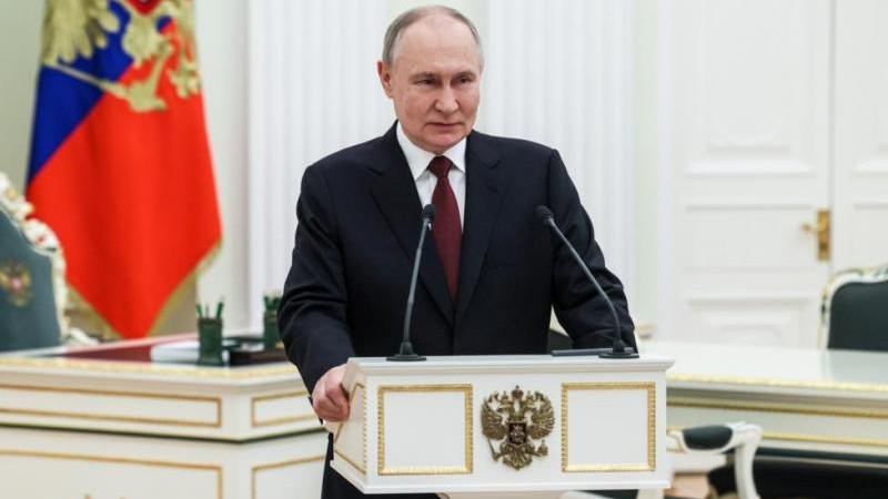 Президент РФ поздравил сотрудников органов внутренних дел с профессиональным праздником