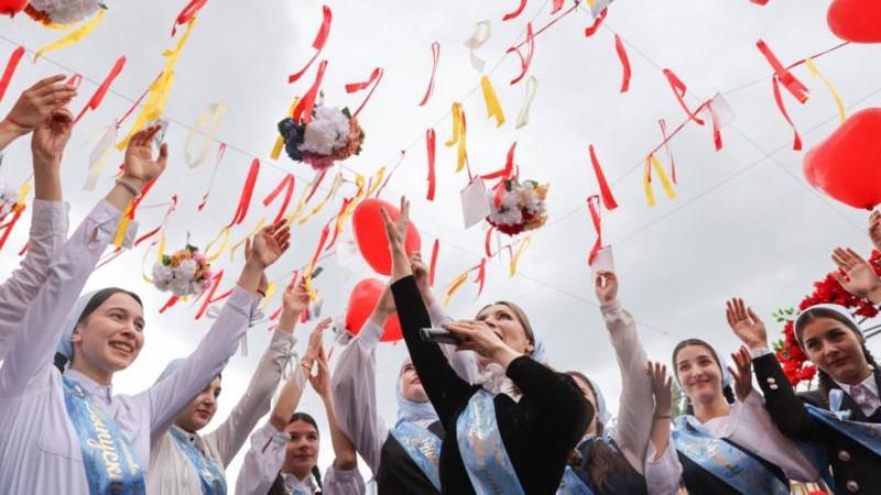 В России определили единые дни последних звонков и выпускных в 2026 году