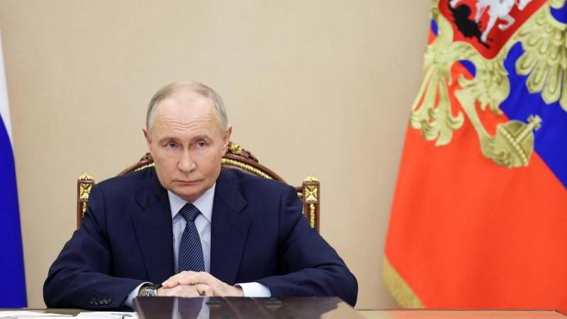 Трамп - на политических качелях, считает политолог Шаповалов