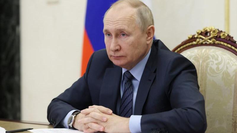 Трамп - на политических качелях, считает политолог Шаповалов