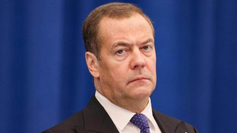 Медведев: поддерживая Украину, команда Трампа поддерживает убийц