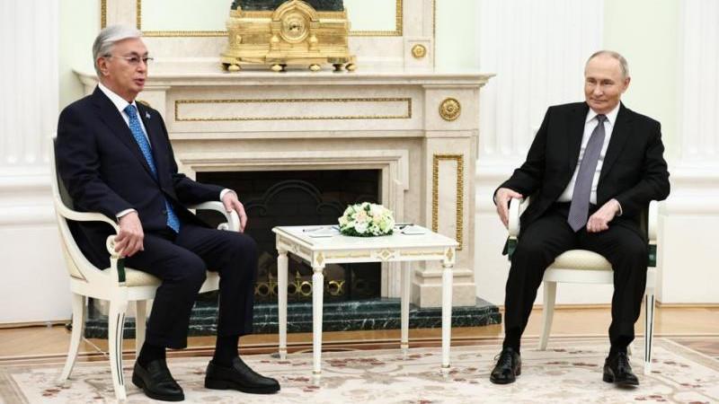 Путин предложил Токаеву "попить чайку" после неформального ужина