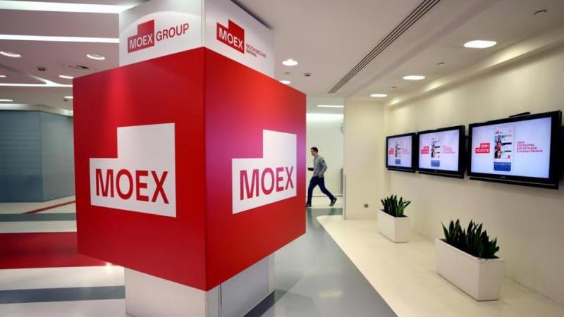 Российский рынок акций перешел к снижению после роста в начале торгов