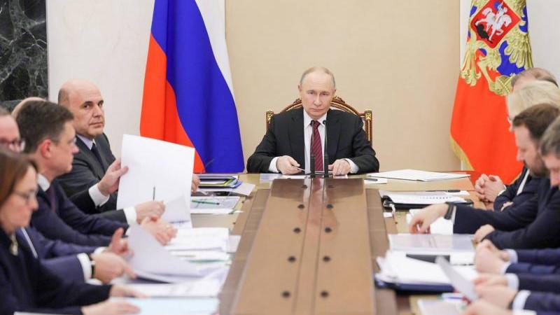 Путин: уровень бедности в РФ к 2036 году должен стать ниже 5%