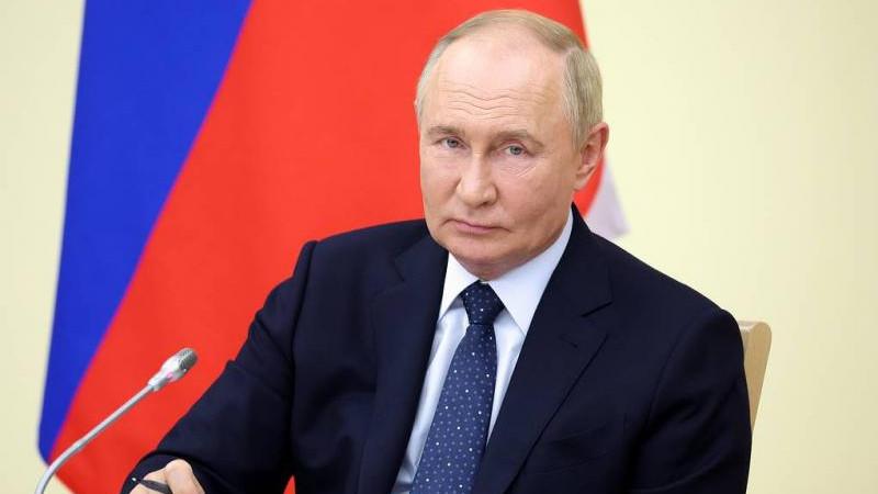 Путин констатировал приоритет Конституции во внутренней и внешней политике РФ