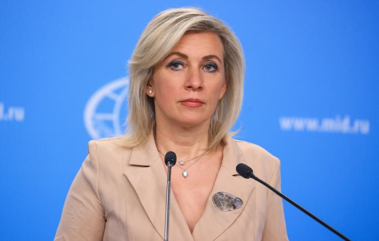 Захарова отреагировала на инцидент в поезде с Макроном