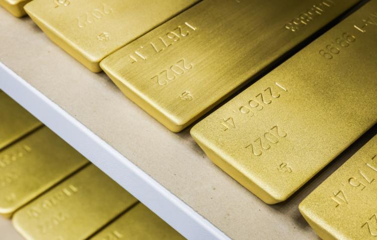 Цена фьючерса на золото впервые с 5 мая опустилась ниже $3 250 за унцию