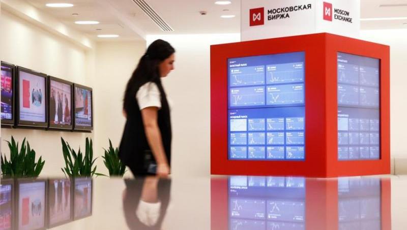 Российский рынок акций на открытии основной торговой сессии снижается