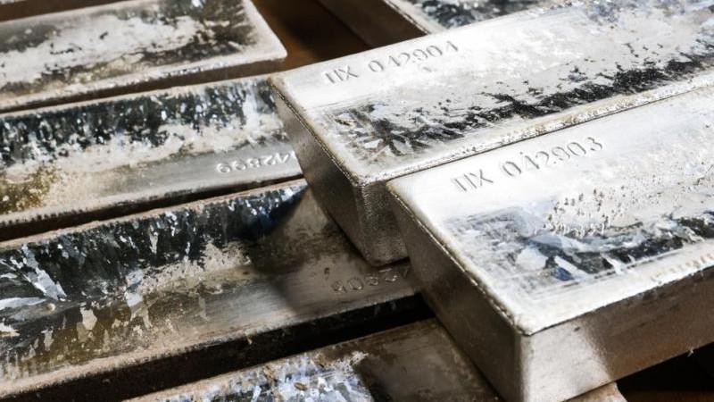 Цена серебра впервые с 17 октября поднялась выше $52 за тройскую унцию