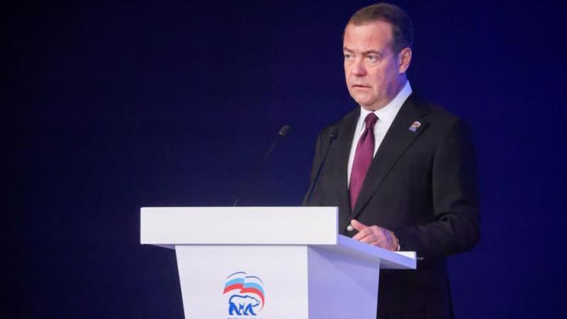 Медведев заявил, что МРОТ в 2026 году почти на треть превысит прожиточный минимум