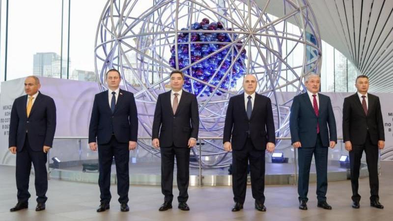Премьер-министры стран СНГ сделали совместное фото в музее "Атом" на ВДНХ