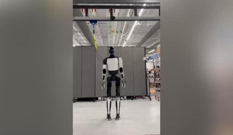 Маск представил видео с танцующим роботом Optimus от Tesla