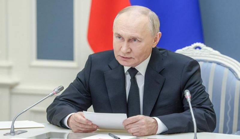 Президент РФ поручил создать перечень из 100 лучших фильмов для показа в школах