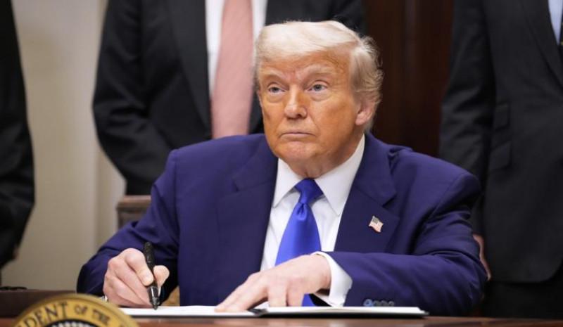 Трамп заявил, что США откажутся от санкций в отношении Сирии