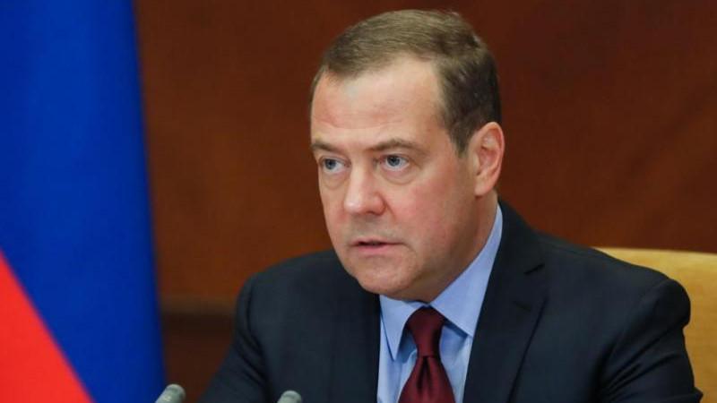 Медведев призвал Евросоюз больше жертвовать "беднейшим" - Зеленскому и Миндичу