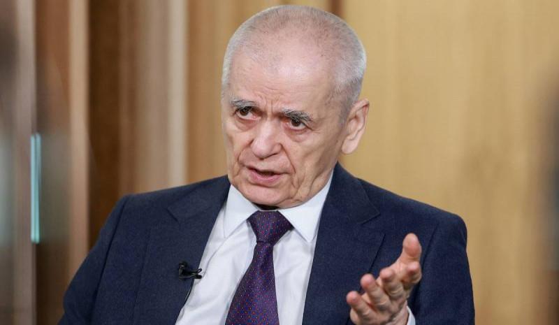 Онищенко полагает, что нельзя вводить в России четырехдневку