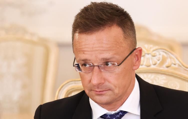 Сийярто: Евросоюз продолжает санкциями "экономический суицид"