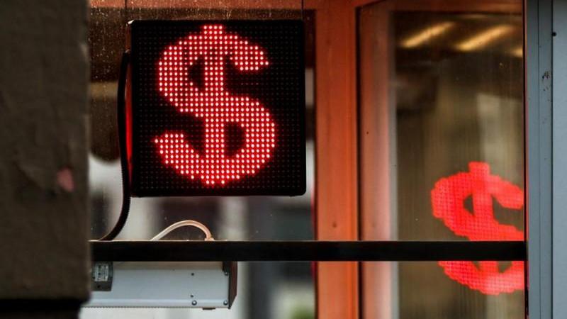 Курс доллара на межбанке впервые с 1 сентября опустился ниже 80 рублей