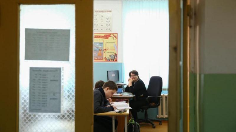 В Госдуме предложили закрепить право родителей посещать школьные собрания онлайн