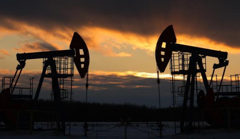 Стоимость нефти Brent на бирже ICE снижается более чем на 3%