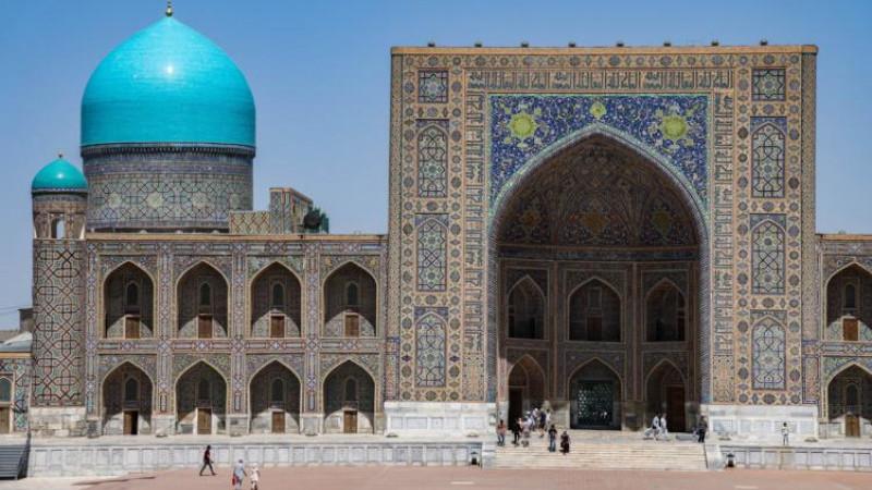 Узбекистан с начала года посетили более 300 тыс. туристов из России
