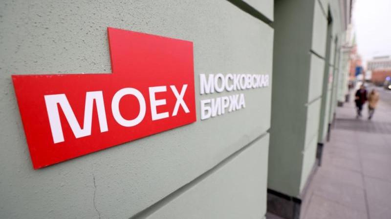 Российский рынок акций в начале основной торговой сессии растет