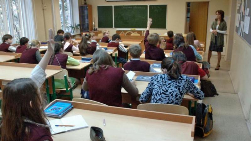 Средняя зарплата педагогов в ЛНР увеличилась до 57 тыс. рублей