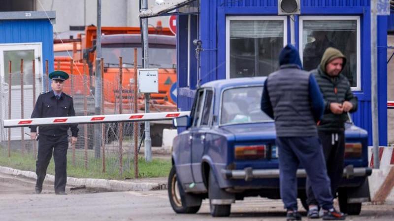 Латвия ввела платную очередь для транспортных средств при пересечении границы с РФ