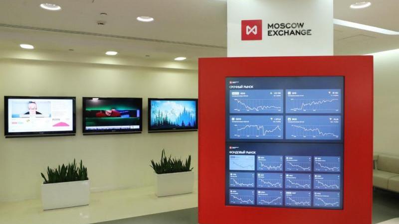 Российский рынок акций снижается на открытии основной торговой сессии