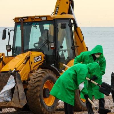 Глава МЧС дал оценку ситуации с загрязнением акватории в Севастополе