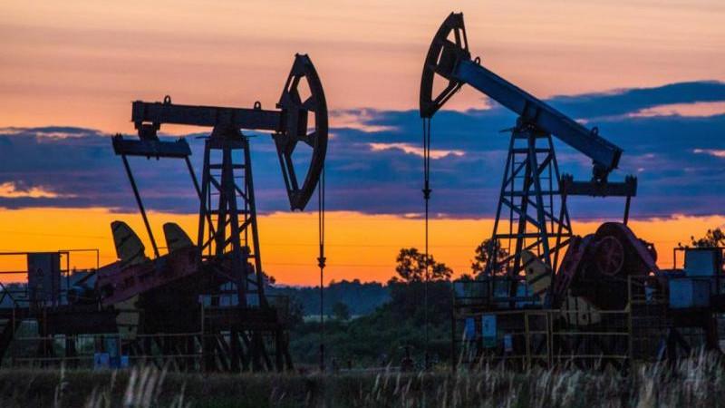 Стоимость нефти Brent на ICE снижалась почти на 4%