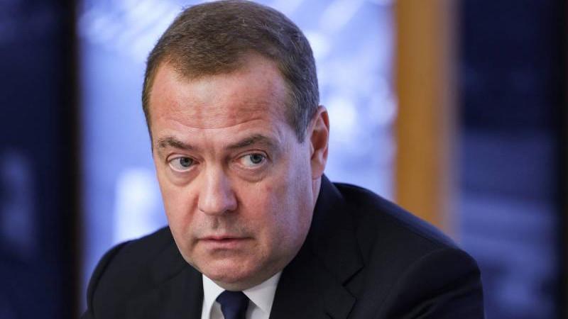 Медведев заявил о необходимости увеличить МРОТ до 35 тыс. рублей к 2030 году