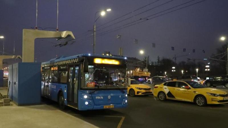 Повелительные надписи в транспорте могут заменить на просьбы