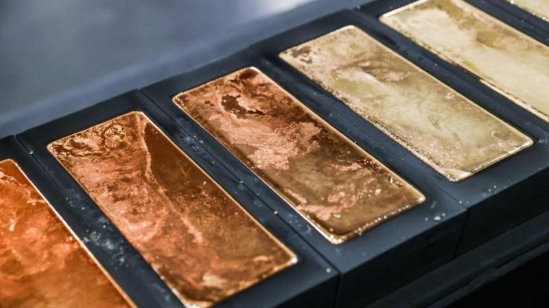 Цена золота обновила исторический максимум, поднявшись выше $4 250 за унцию