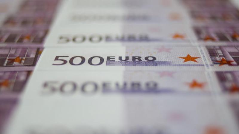 Курс евро на межбанке впервые с 9 октября превысил 95 рублей