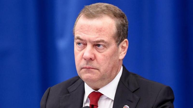 Медведев отметил, что контракт с ВС РФ в 2025 году заключили 336 тыс. человек