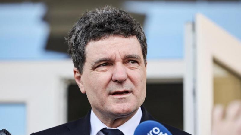 Президент Румынии признал падение уровня жизни в стране