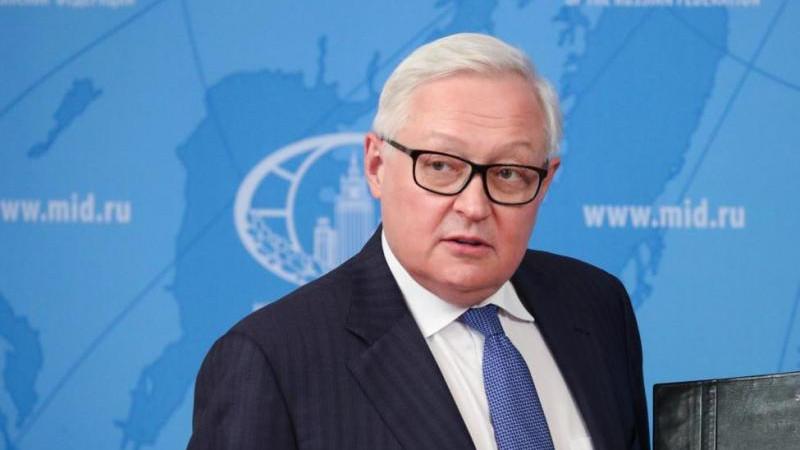 Рябков считает, что простому россиянину должно быть "легче на душе" из-за БРИКС