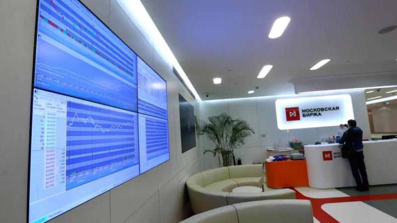 Российский рынок акций в начале основной торговой сессии растет