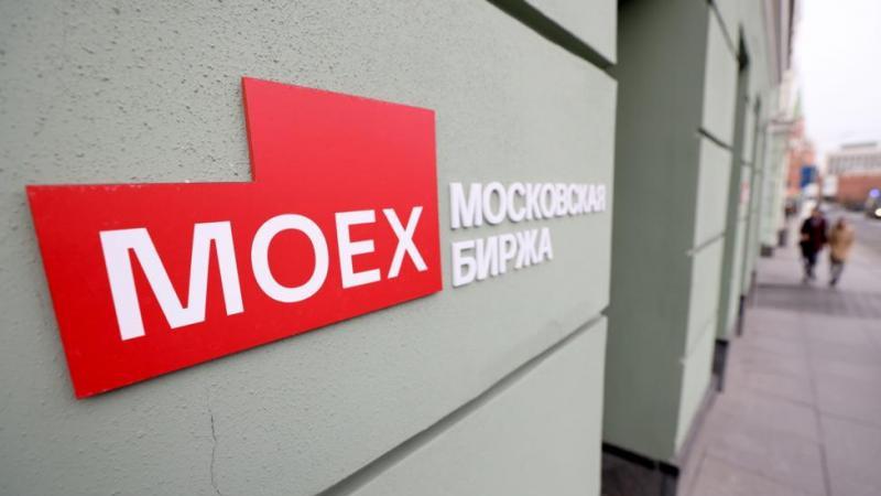 Российский рынок акций в начале основной торговой сессии отметился снижением