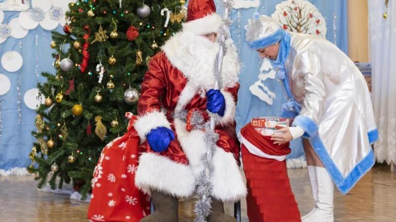 Дед Мороз: уехавшие из страны россияне просят напоминающие о России подарки