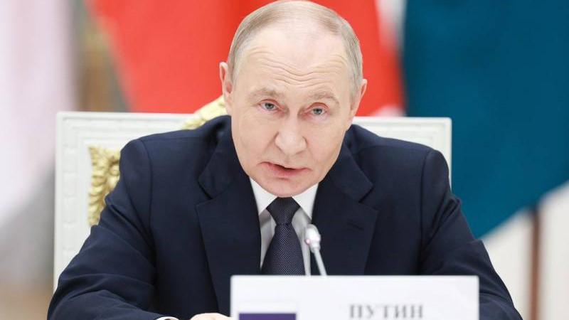 Президент РФ дал старт строительству атомного ледокола "Сталинград"