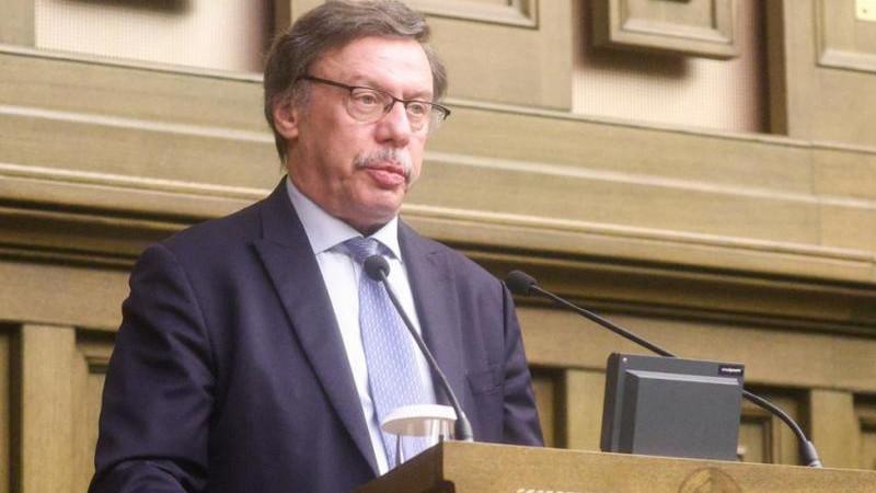 Барщевский объявил об уходе с должности представителя правительства в КС