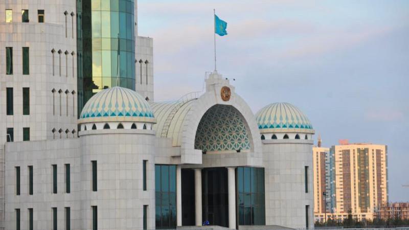 Парламент Казахстана принял закон о запрете пропаганды ЛГБТ и педофилии