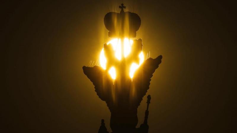 Госдума приняла закон о крестах над коронами на гербе РФ